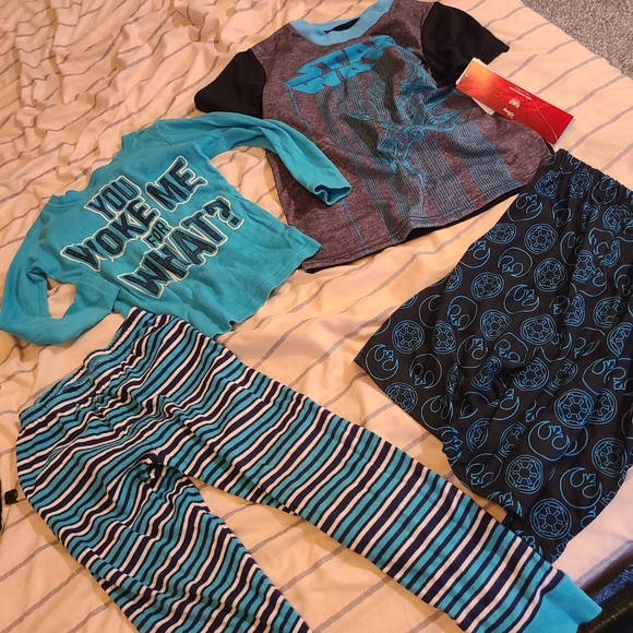 BOYS 2 PJ SETS SIZE 5 - Picture 1 of 6
